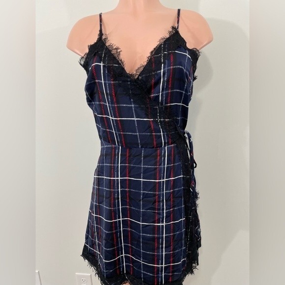 NWT Cupcakes & Cashmere Ivan Lace Wrap Dress Size SMALL Red White Blue Black - Picture 3 of 11